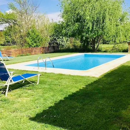 Chloe With Private Heated Pool וילה Áfra