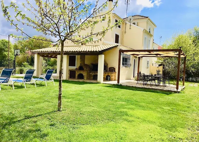 Villa Chloe With Private Heated Pool